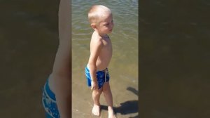 дети купаются с соплями