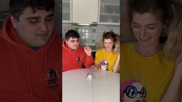 Разбил яйцо, девушка в шоке ? #shorts