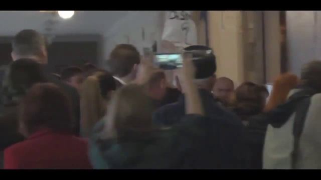 Стоп, сутенер! FEMEN на избирательном участке Виталия Кличко смотреть онлайн