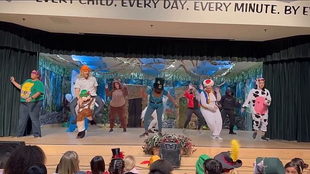 Teachers “Git Down” to the “Git Up” Dance смотреть онлайн