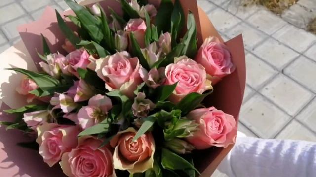 Букет из Цветов Розовый Шоколад смотреть онлайн