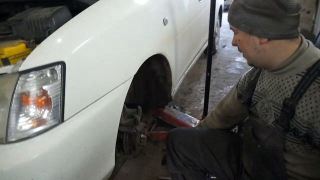 Toyota Gaia  Замена шрусов,втулок и стоек стабилизатора и колодок.mp4 смотреть онлайн