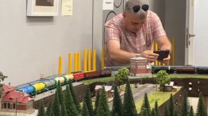 ￼Макет ЭР2-360 1:87! Проезд через оборотный круг. #поезд #макет #жд #электричка #необычное #выставк