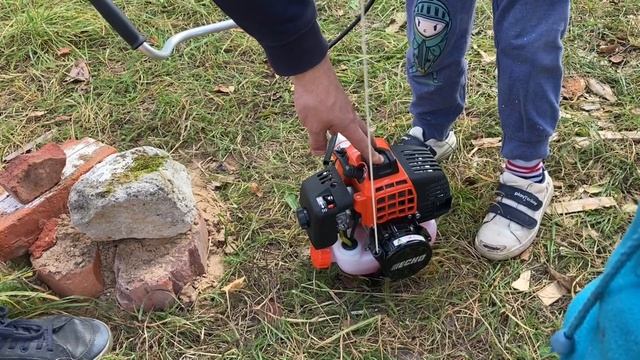 Косим траву на даче, газонокосилка ECHO смотреть онлайн