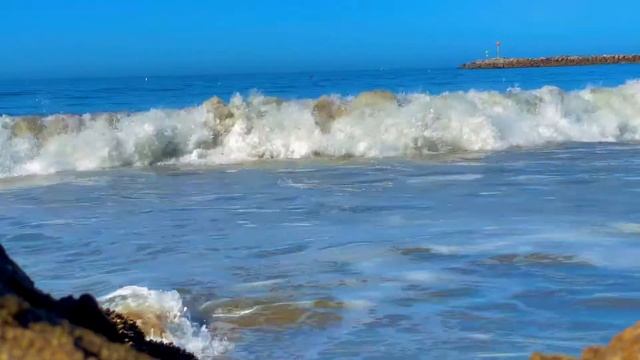 Corona Del Mar Beach . Powerful Stress Relief Ocean Waves Sounds For Relaxation смотреть онлайн