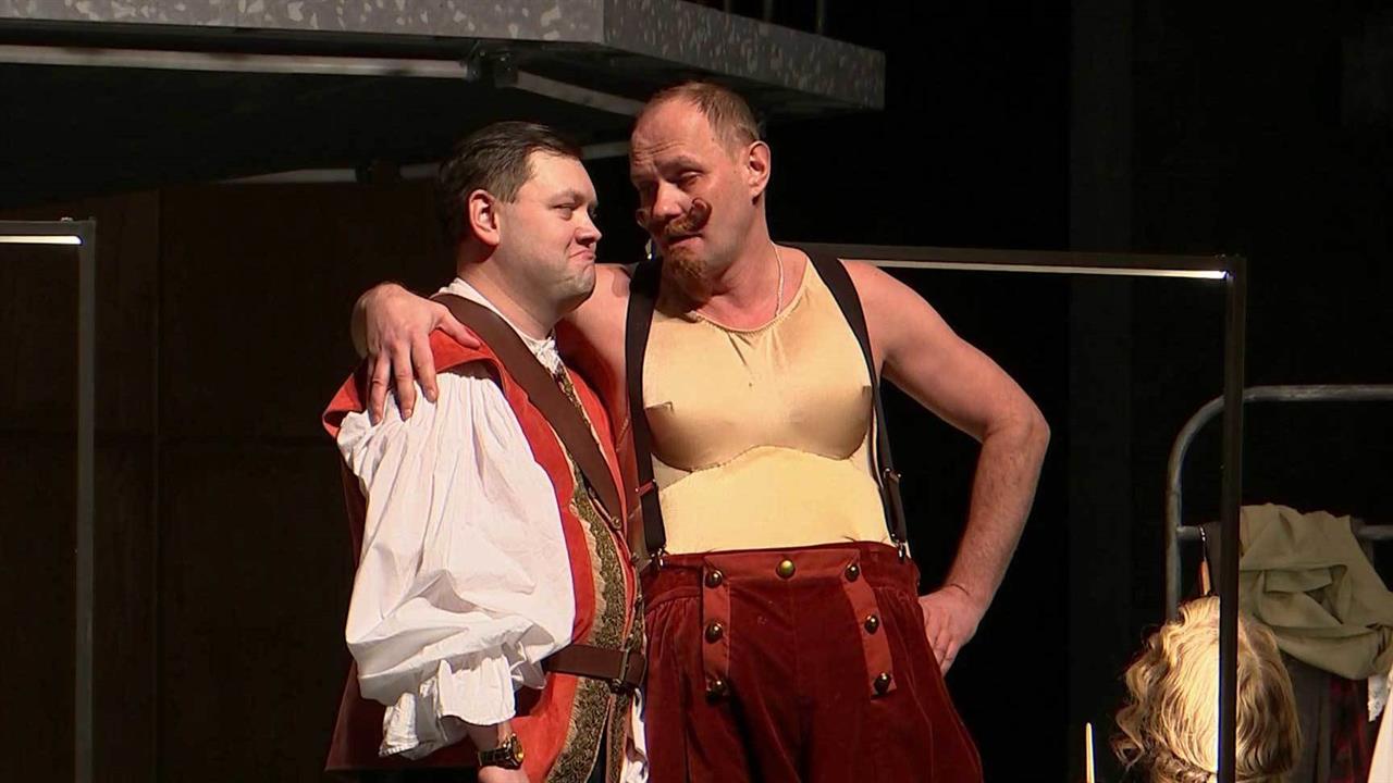 Новый спектакль на обновленной сцене театра "Современник" представляют Михаил Ефремов и Иван Охло...