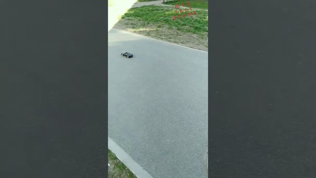 Тест драйв машинок на пульте управления.