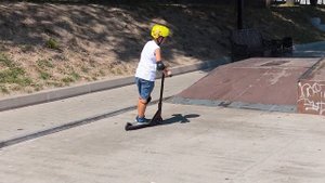 Первые Трюки на Трюковом Самокате !