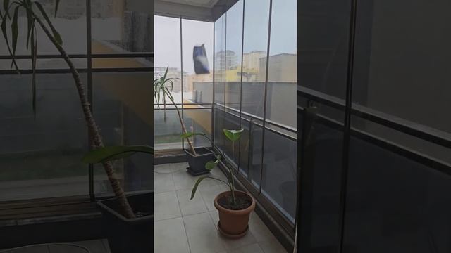 ветер выгибает окна /Турциия2023 #турция #аланья #махмутлар смотреть онлайн