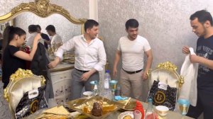 Diplomat jamoasi Aziza Radjapovani yangi uyida... Azizani tabriklaymiz