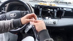Установка автомагнитолы Teyes CC3 на автомобиль Toyota RAV4 4 2012-2018