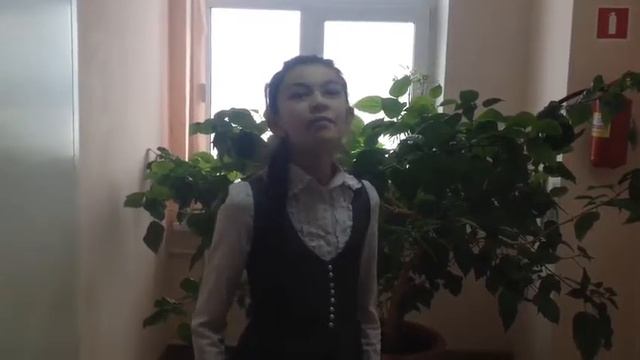 Исматова Шахризода читает стихотворение Тютчева