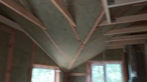 Утепление крыши, монтаж закладных и усиление стропильной системы загородного дома.