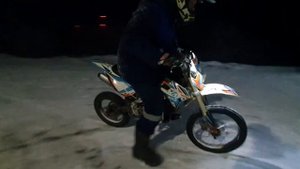 Дрифт на питбайке kayo krz зимой.