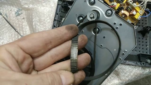 Хлебопечь Redmond RBM-M1910. Сильно гремит и останавливается замес. смотреть онлайн