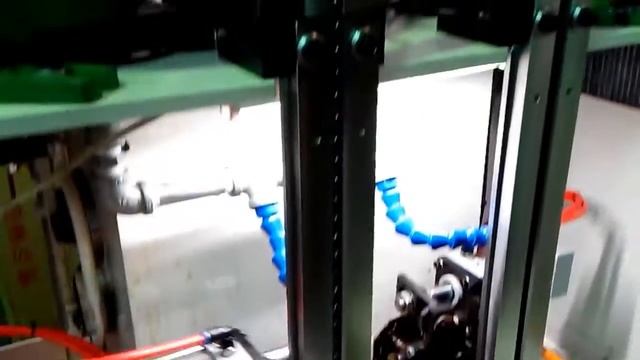 Двухшпиндельный универсальный гаечный резьбонарезной автомат.