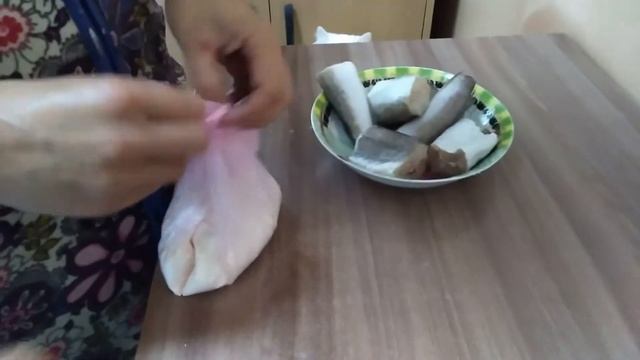 Как пожарить свежемороженую рыбу Хек ?