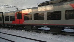 Электропоезда ЭР2К-1013, -1018 и др. ЭР2 в ТЧ-15 и 2М62-0473 в грузовом парке, г. С-Пб, 28.12.2020г