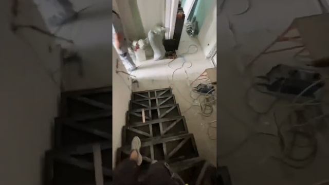 красивая дизайнерская лестница лофт брутал