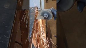 Шлифовка полукруга на металле болгаркой, искрометн???