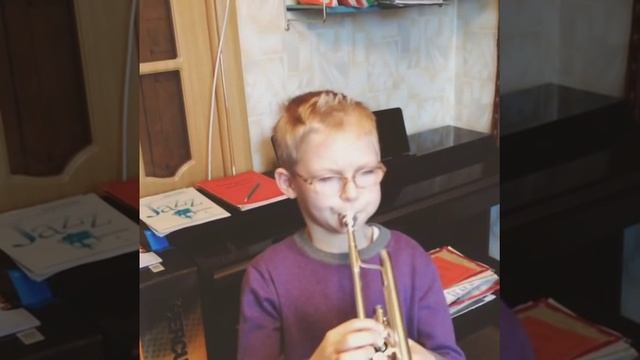 Уроки трубы. Все еще думаете, что играть на трубе тяжело? Легкая Ре3 от Дениса 9 лет :) смотреть онлайн