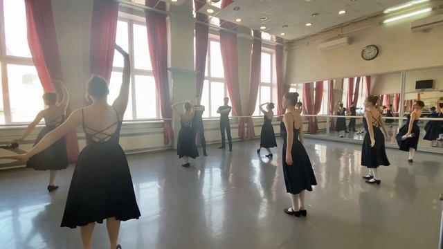 Мастер -класс по стилизации народного танца на базе национальных движений.