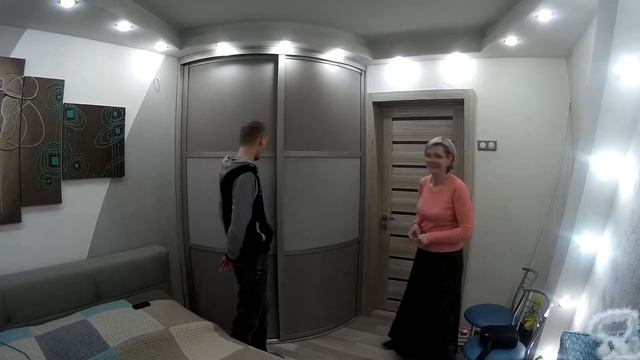 Угловой радиусный шкаф купе в спальню