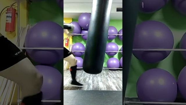 Тайский бокс. Муай-тай. Фитнес. Отработка ударов на боксерском мешке. 12 мая. Ночь. Часть 6. смотреть онлайн