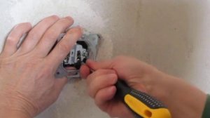 Как установить розетку?