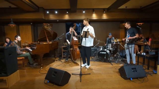 Puttin' on the Ritz смотреть онлайн