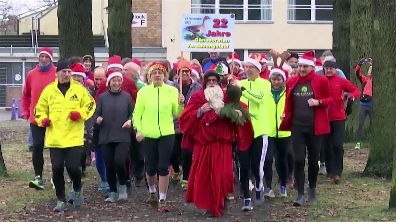 На второй день Рождества в Берлине проводят уже традиционный забег за гусем