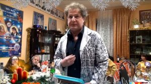 Вилли Мельников читает лингвагобелен. Встреча Нового года  2012 в студии НПТМ. Часть 5
