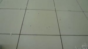 Как клеить плитку на пол