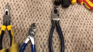 57. Сумка и инструменты американского электрика