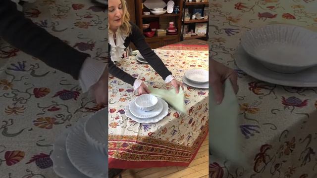 How-To Utilize a Square Tablecloth on Any Size Table! смотреть онлайн