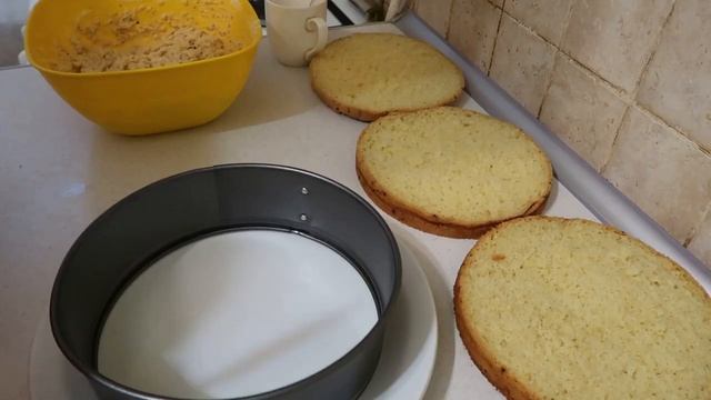 Очень вкусный Ореховый торт. Сладкий и простой в приготовлении торт