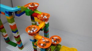 Шарики едут по горке - Горка и Воронки