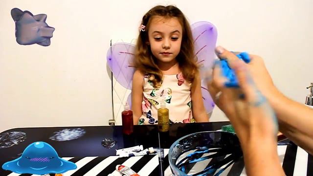 Ксюша и история со лаймом. Синий слайм покрасил наши руки что делать?