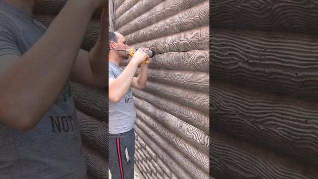 Заполняем швы плиточным клеем. Шприц Строительный 300мм в работе. В наличии инструмент