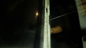 Срезание вклеенного лобового стекла струной