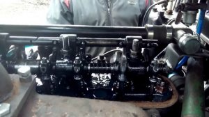 Конверсионный дизельный  двигатель Д 65 (головка блока цилиндров в работе)