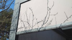 Биоклиматическая пергола с поворотно-сдвижными ламелями и вертикальными маркизами