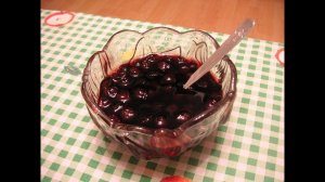 Вишневое варенье с косточкой.