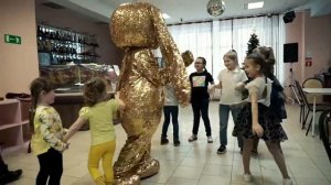 Зайка на празднике! Раз - два - три! Говорят, не подросли.