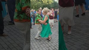 2.07.23г...ОЛЕГ с КАТЮШЕЙ...на танцполе в Гомельском парке...