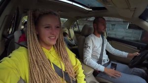 Прячемся от каштанов. Новое место на стоянке. Таня снова принесла кроссовки:)