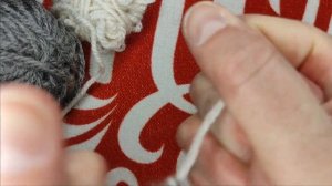 Крепкий плоский узелок при соединении ниток в вязании