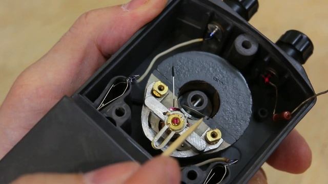 М57Д - индикатор сопротивления, компактный однопредельный омметр, самый странный прибор СССР смотреть онлайн