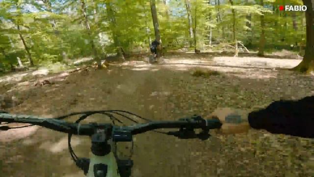 Fabio zwingt Stephan Pütz zum E-Bike-Fahren auf dem Flowtrail Stromberg смотреть онлайн