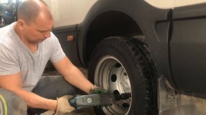 Лайфхак. Быстро открутить и закрутить колеса без балонника.